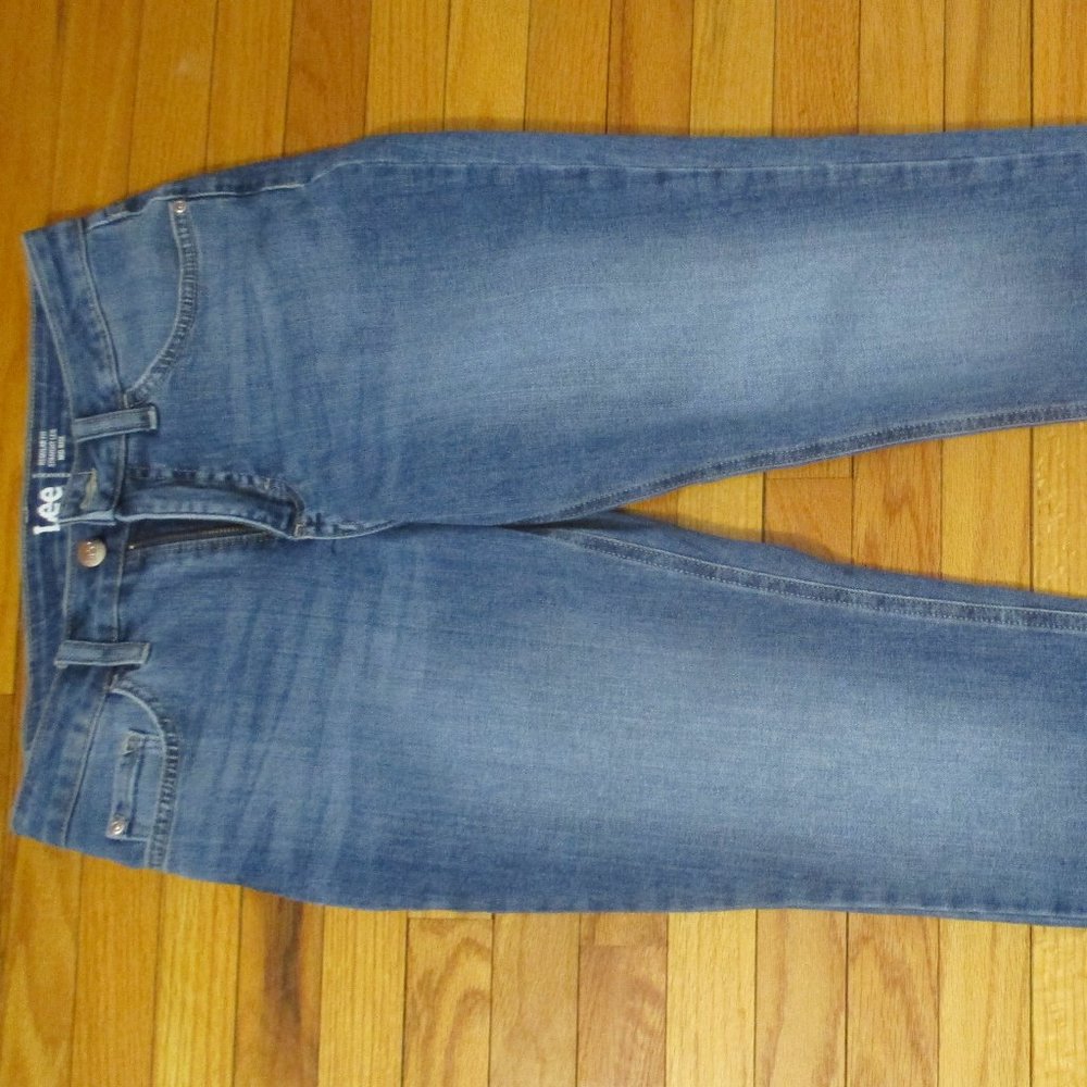 Lee Jeans, Regular Fit, Straight Leg, Mid-Rise, Size 4M